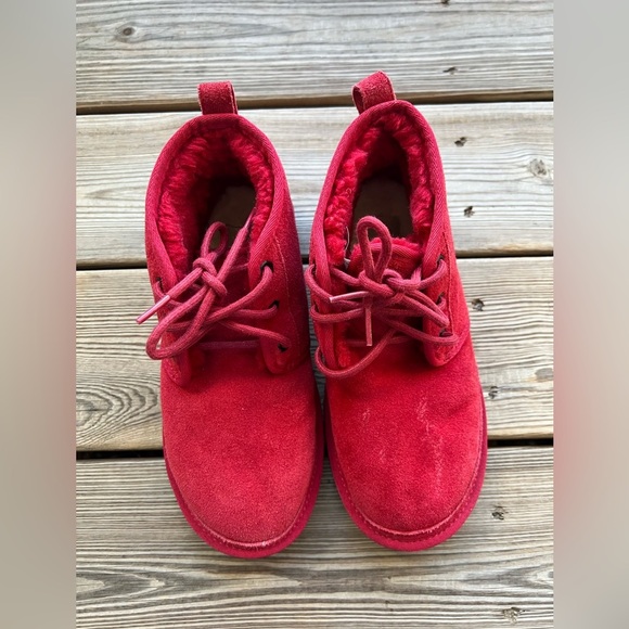 UGG Red Chukka Neumel Boots Red Suede Shearling Fur Lined Women’s Sz 6 - Picture 1 of 11